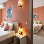 Complex Melia Sunny